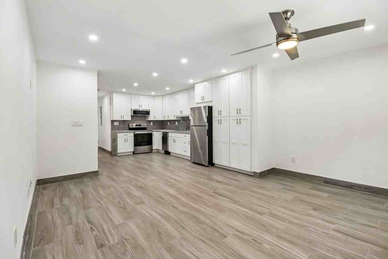 445 Garrison St #13 - Photo 5 of 42