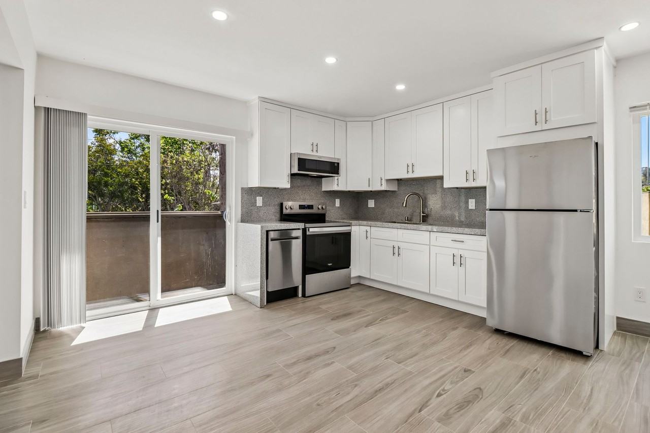 445 Garrison St #31 - Photo 3 of 35