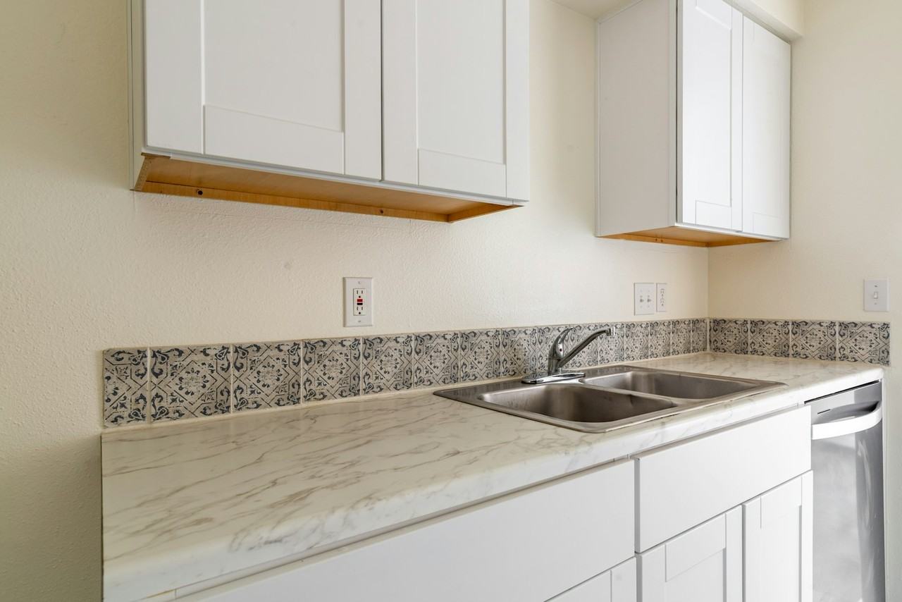3653 47th Avenue Northeast, Unit B - Photo 4 of 12