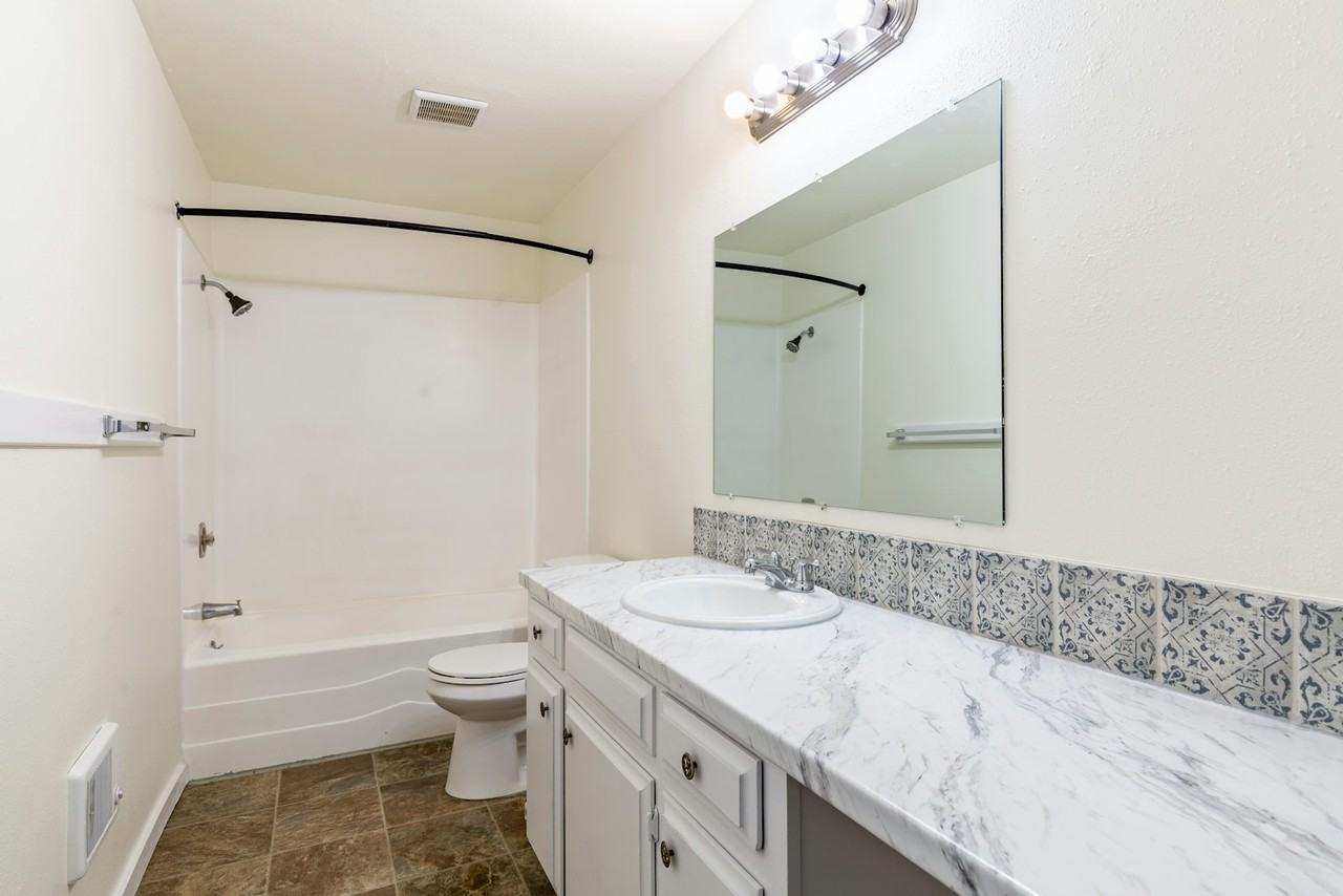 3653 47th Avenue Northeast, Unit B - Photo 7 of 12