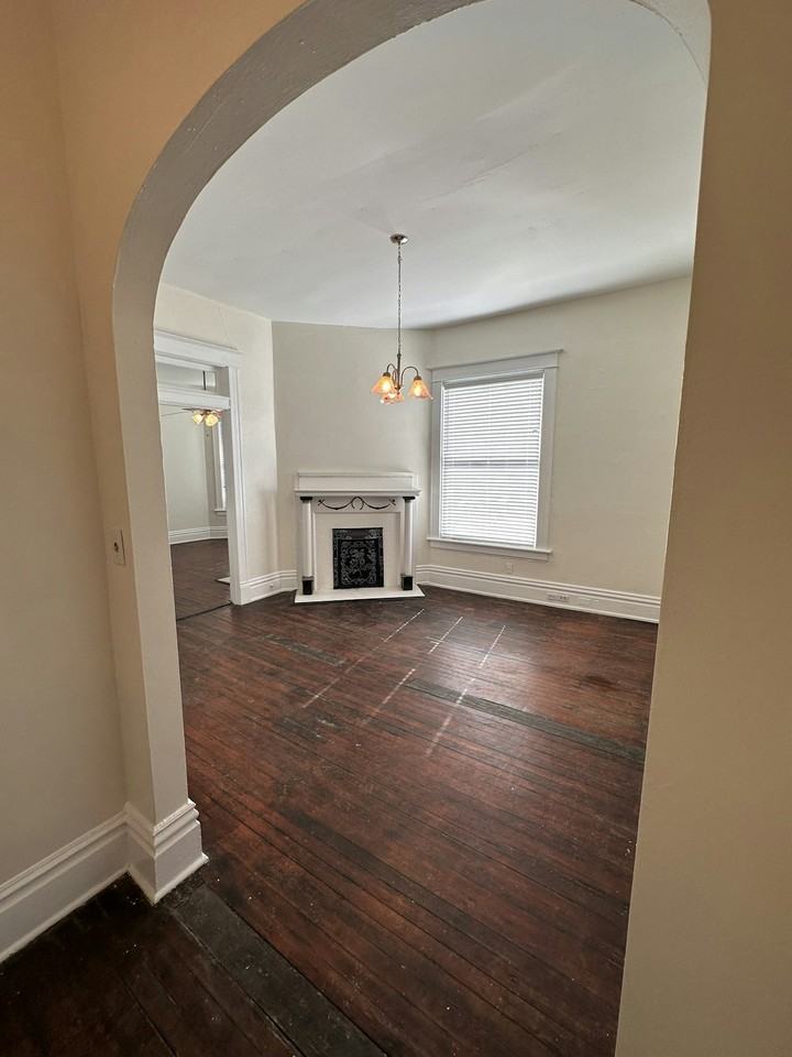 358 Michigan Avenue, Unit 3 - Photo 5 of 9