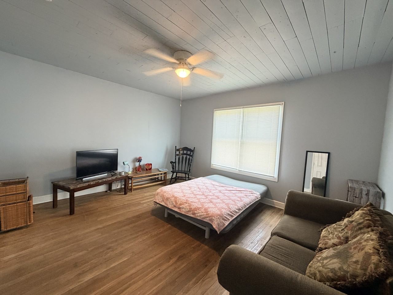 1621 6th St #2 - Photo 4 of 14