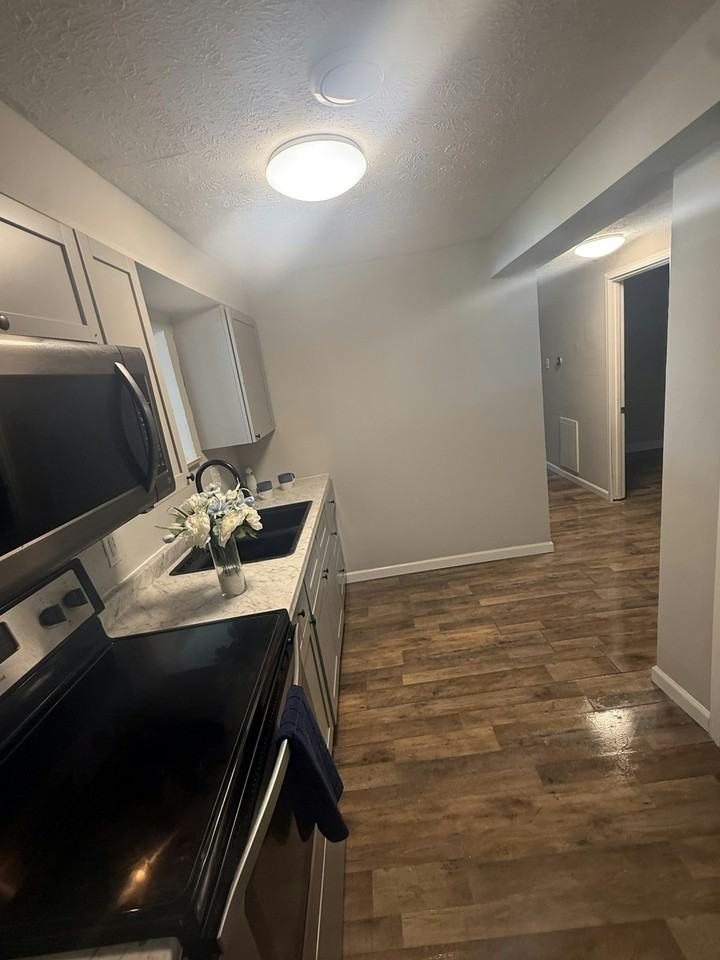 1225 Buckley Ave - Photo 2 of 29