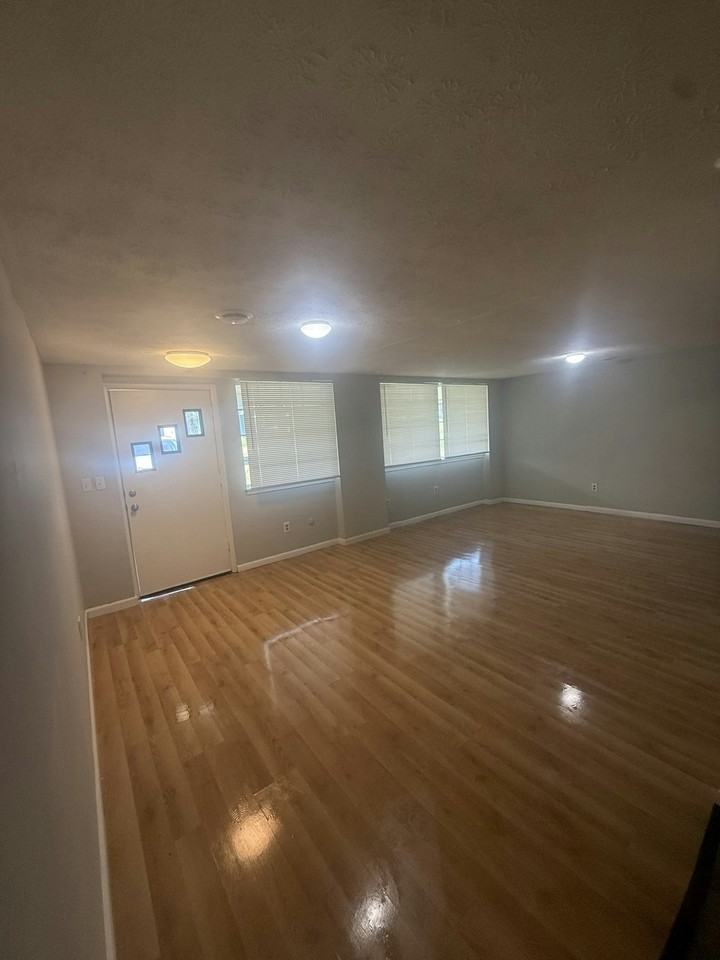 1225 Buckley Ave - Photo 5 of 29