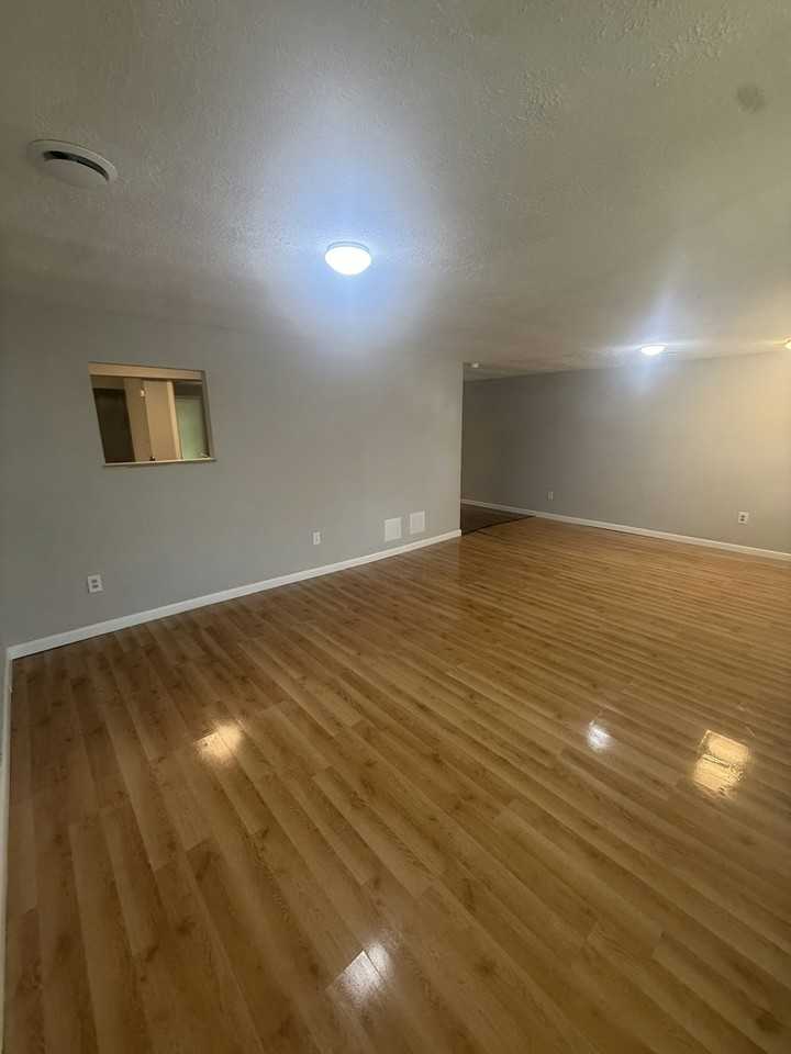 1225 Buckley Ave - Photo 7 of 29