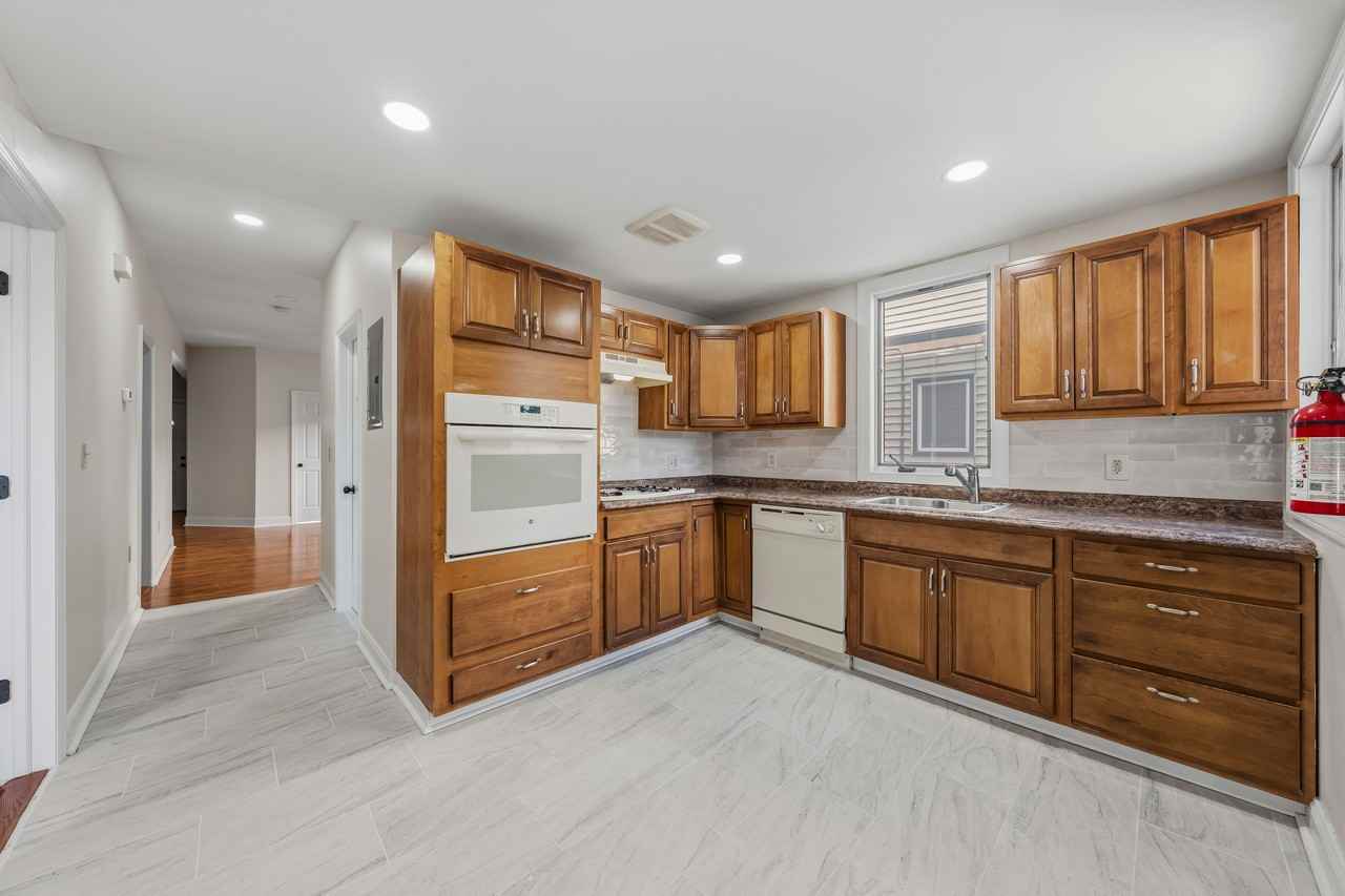 136-138 Elm Street - 1 FL #1FL - Photo 7 of 27