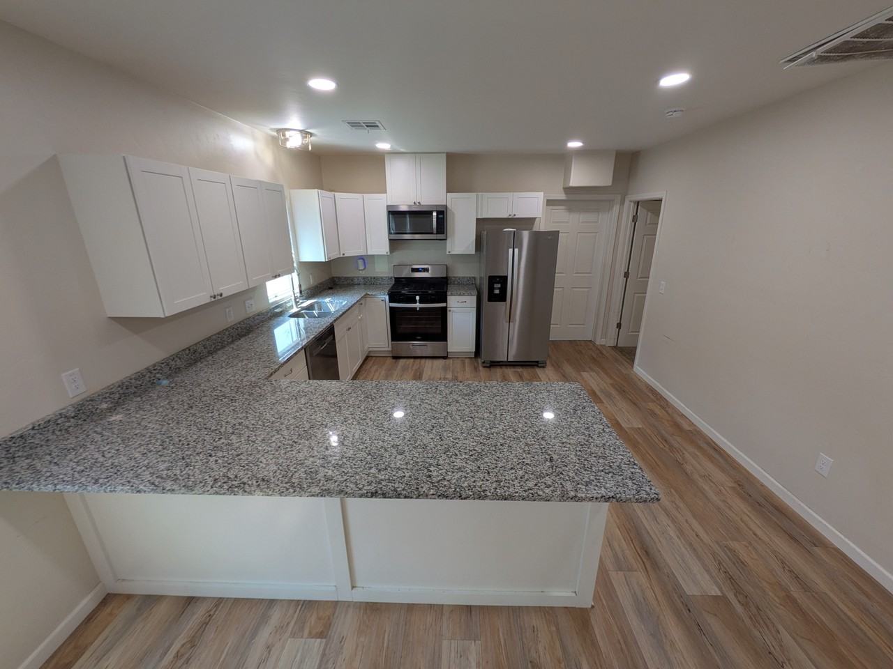 924 E Walnut St #1 - Photo 4 of 20