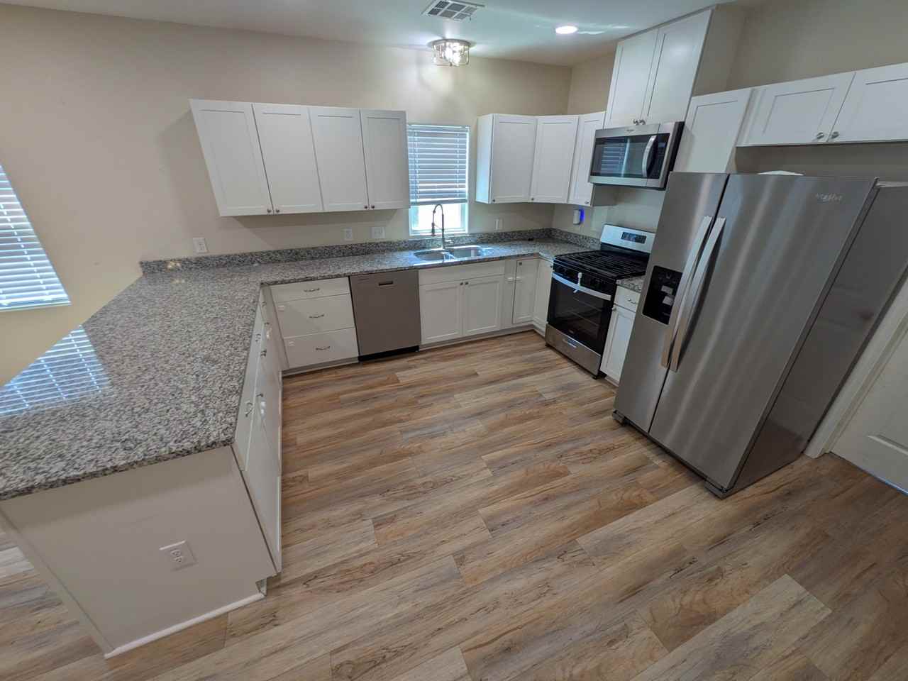 924 E Walnut St #1 - Photo 5 of 20