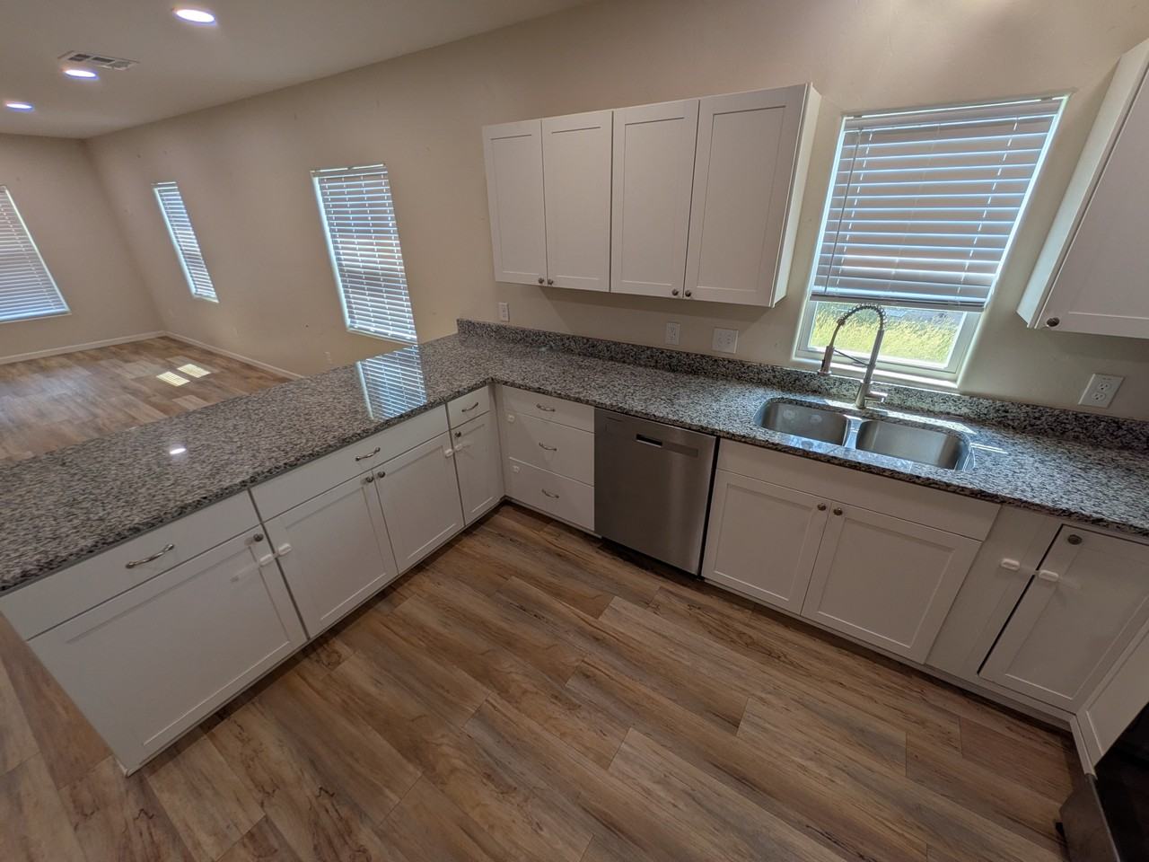 924 E Walnut St #1 - Photo 6 of 20
