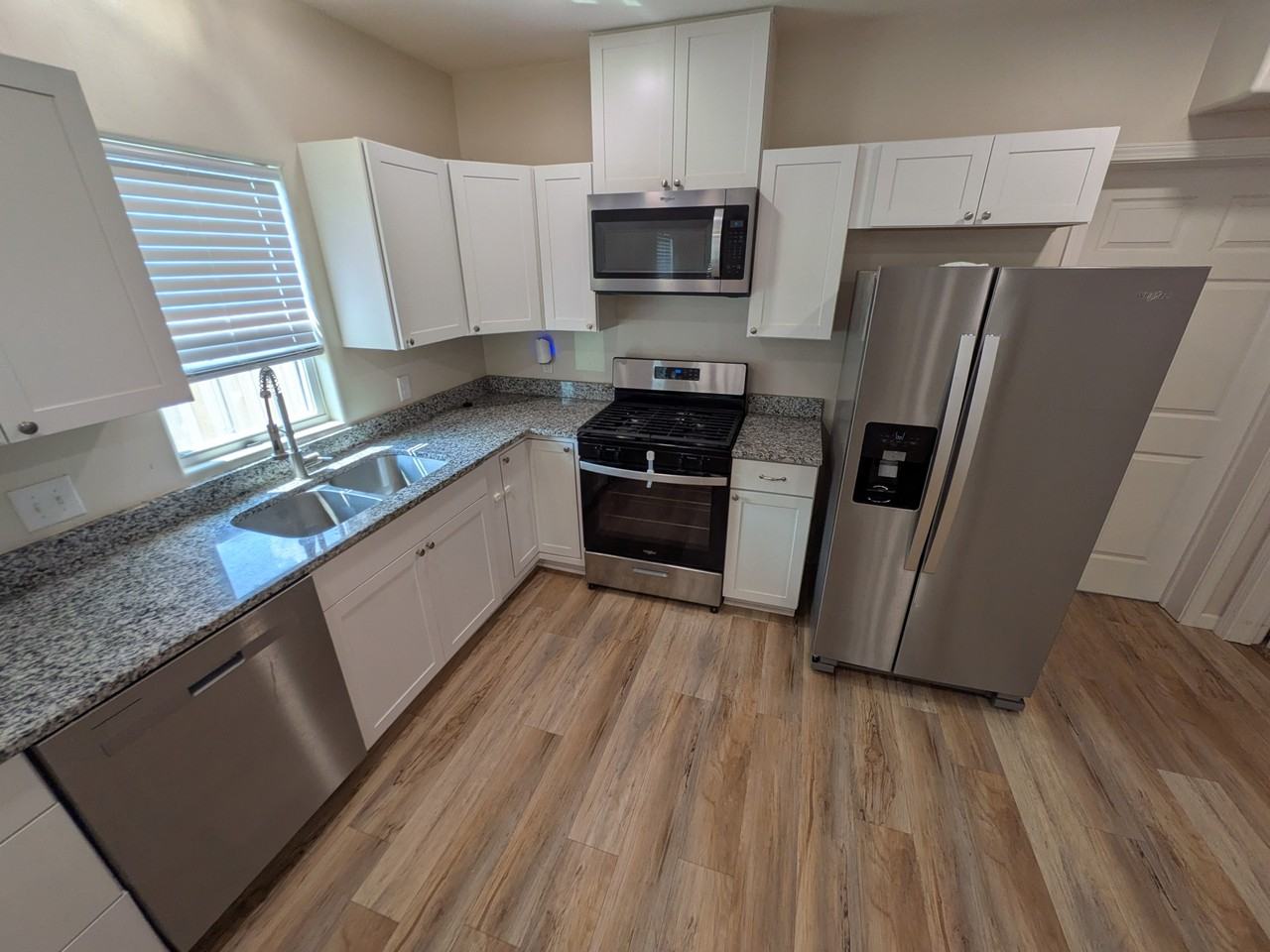 924 E Walnut St #1 - Photo 7 of 20