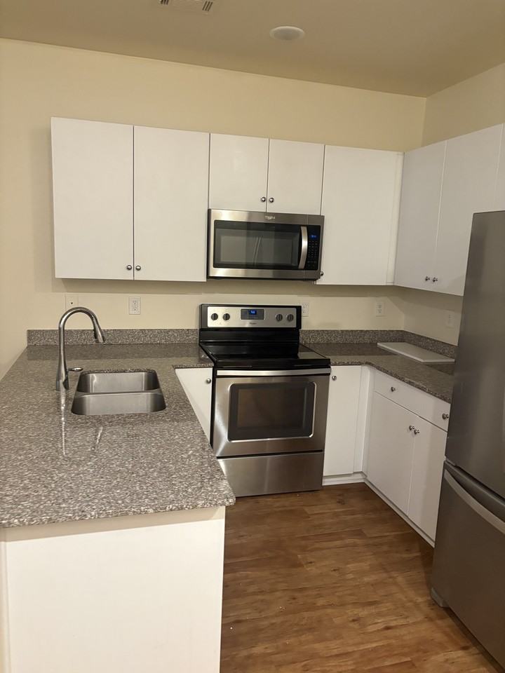 2321 E Hidalgo Ave #1 - Photo 7 of 8