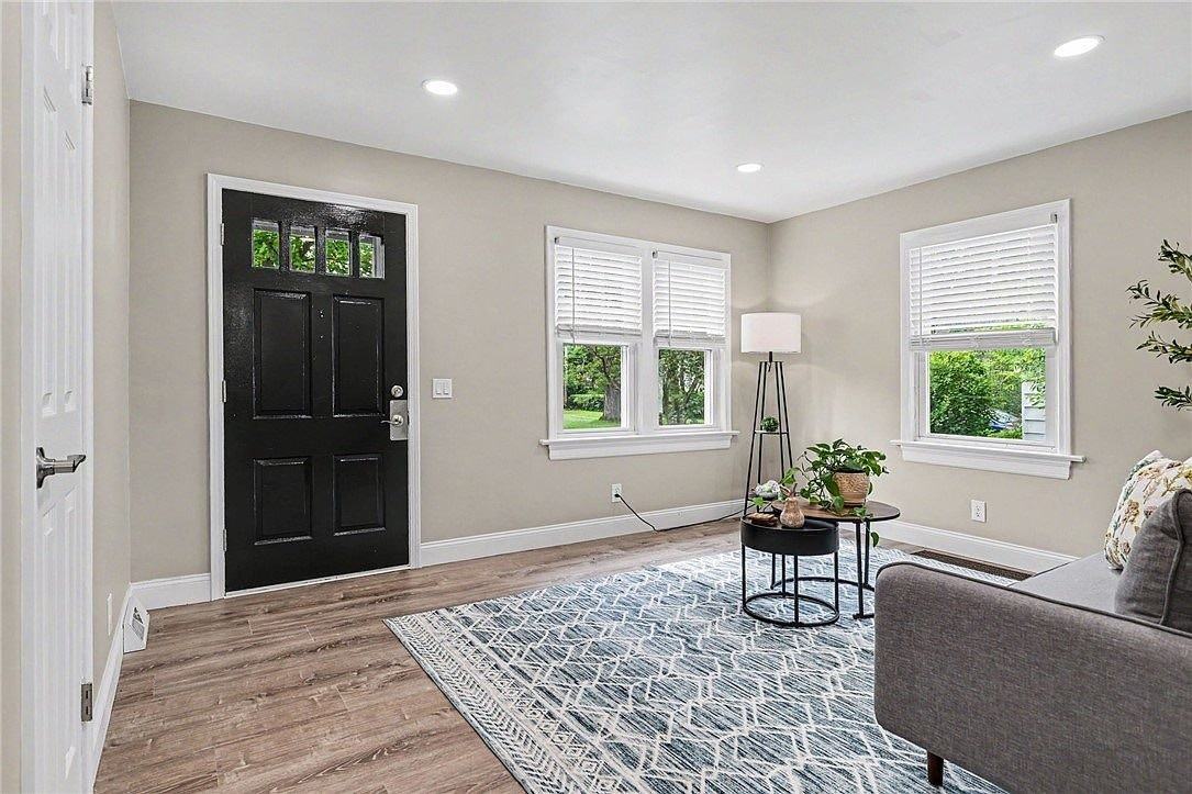 274 Newton Road - Photo 4 of 24