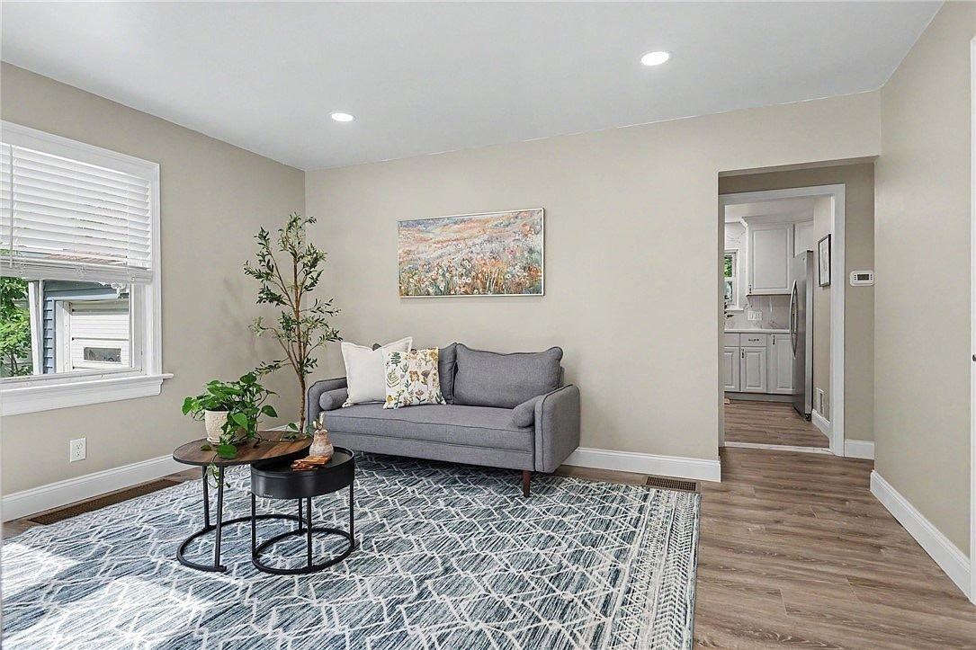 274 Newton Road - Photo 6 of 24