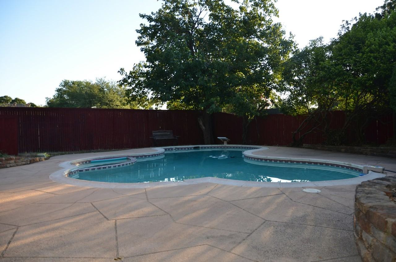 2401 Westridge Drive - Photo 3 of 9