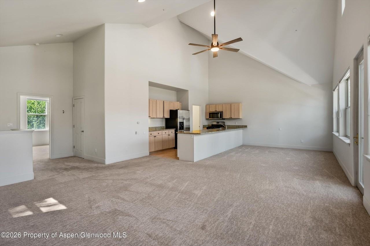 711 Evans Ct - Photo 5 of 32