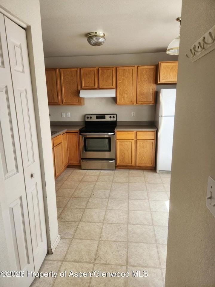 940 W 24th St - Photo 2 of 8