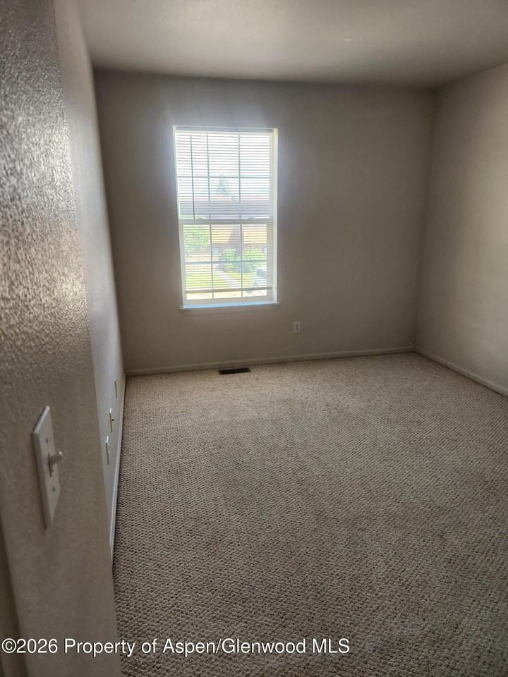 940 W 24th St - Photo 5 of 8