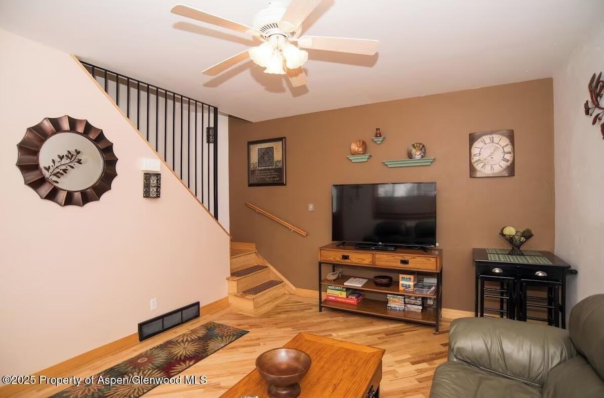 451 Mountain Shadows Dr - Photo 3 of 10