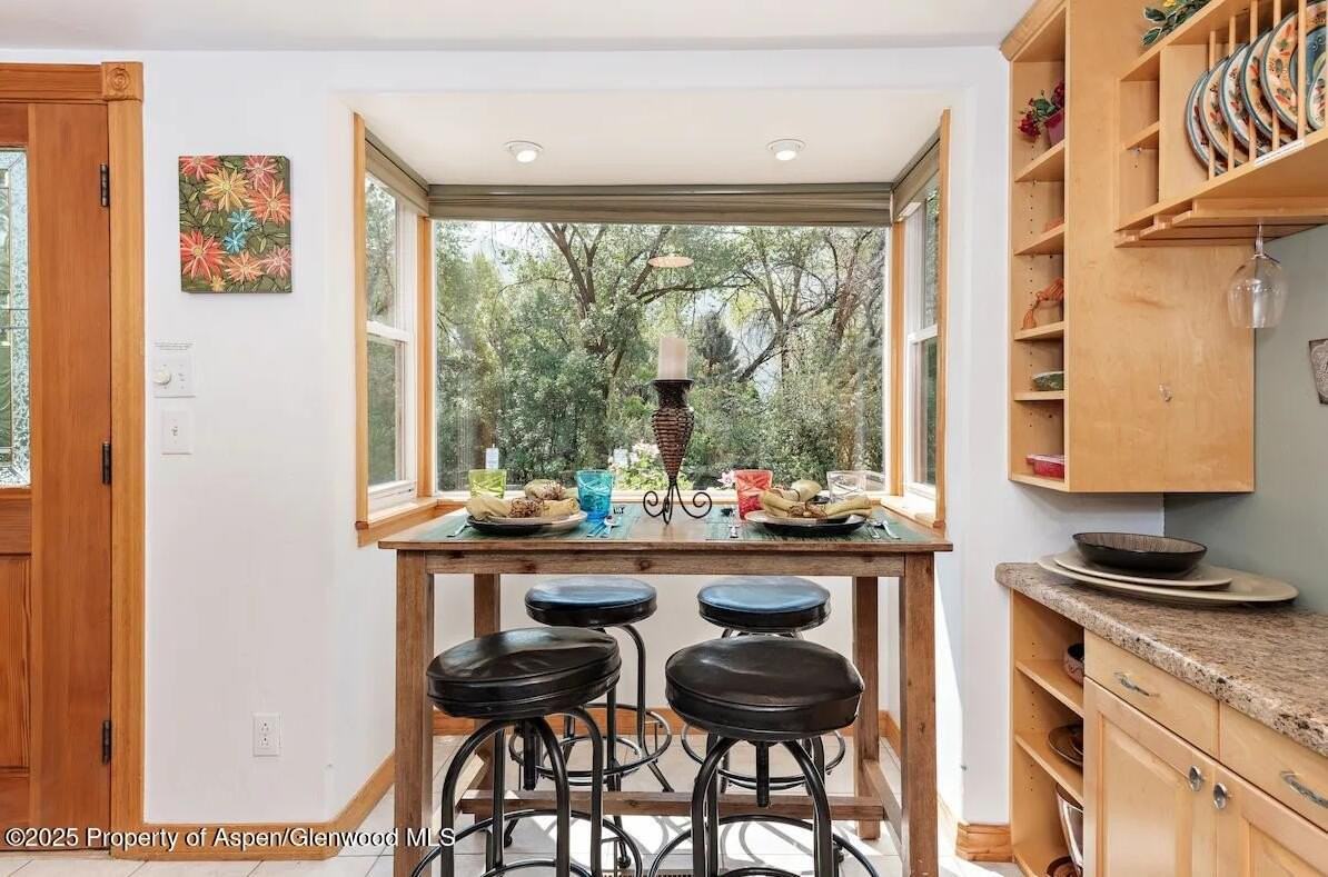 451 Mountain Shadows Dr - Photo 4 of 10