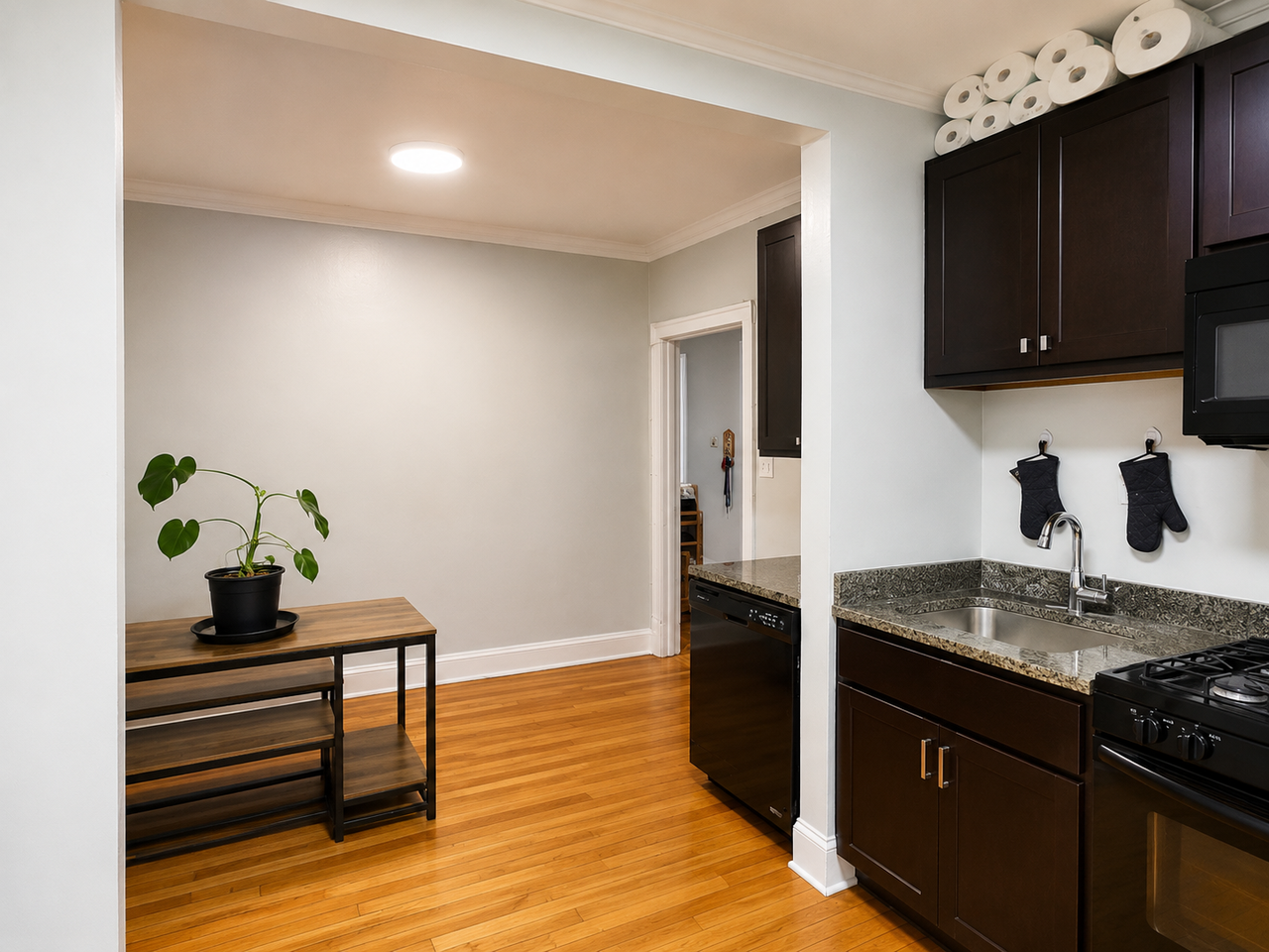 2332 W Addison St #J2 - Photo 5 of 7