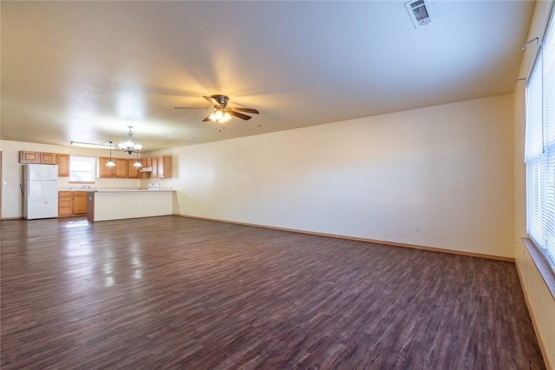 210 Meadow Ct - Photo 2 of 14