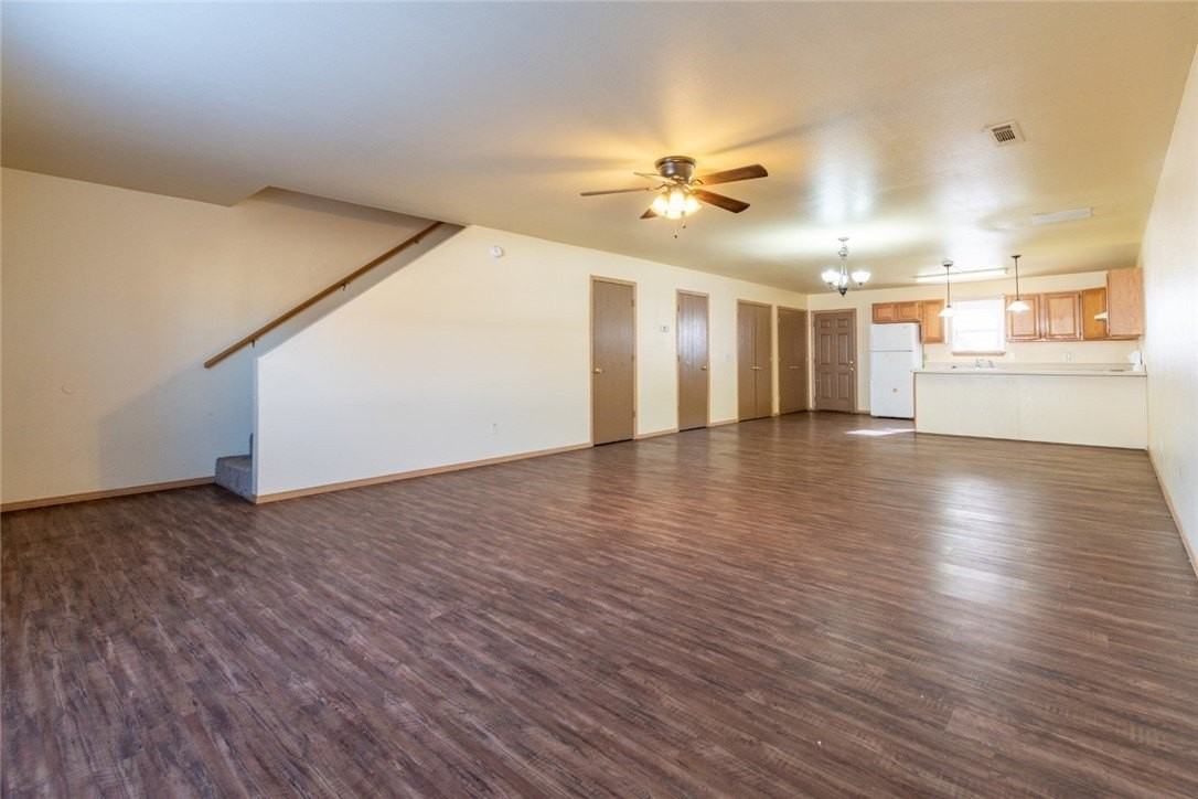 210 Meadow Ct - Photo 3 of 14