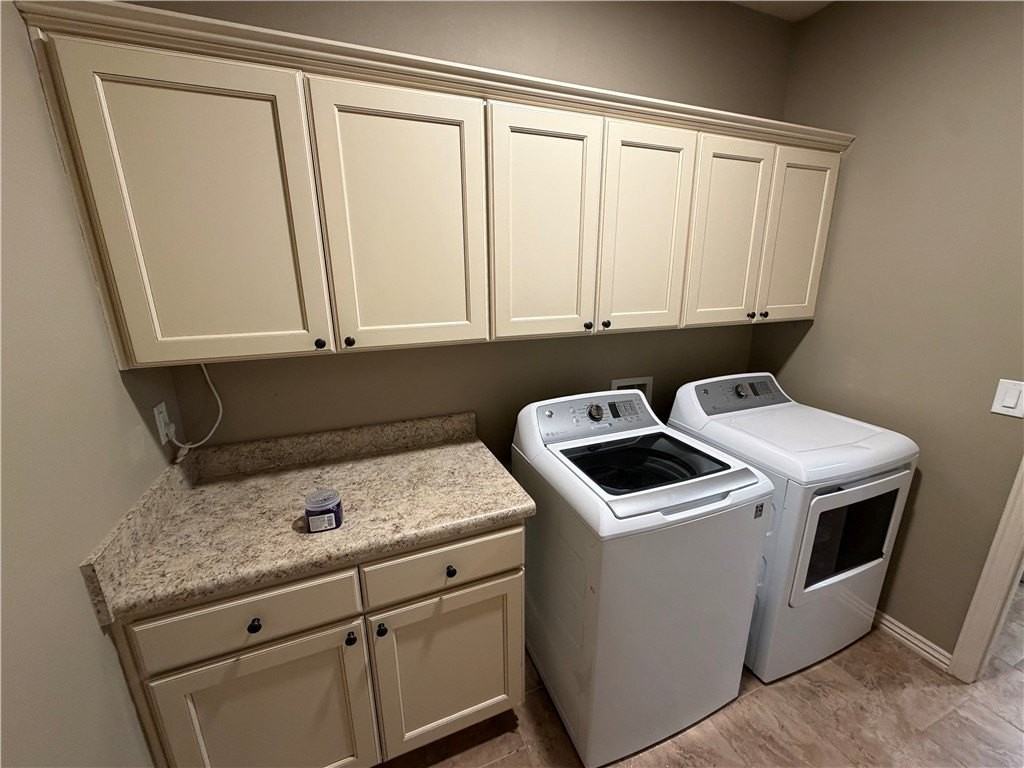 537 N Keats Dr - Photo 2 of 27