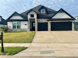 featured image of 1141 Red Maple St
