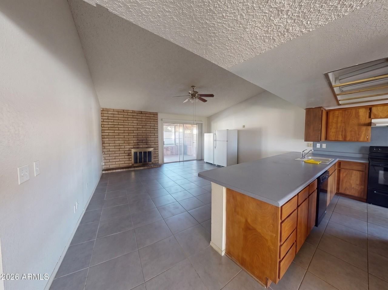 6420 W College Dr - Photo 4 of 30
