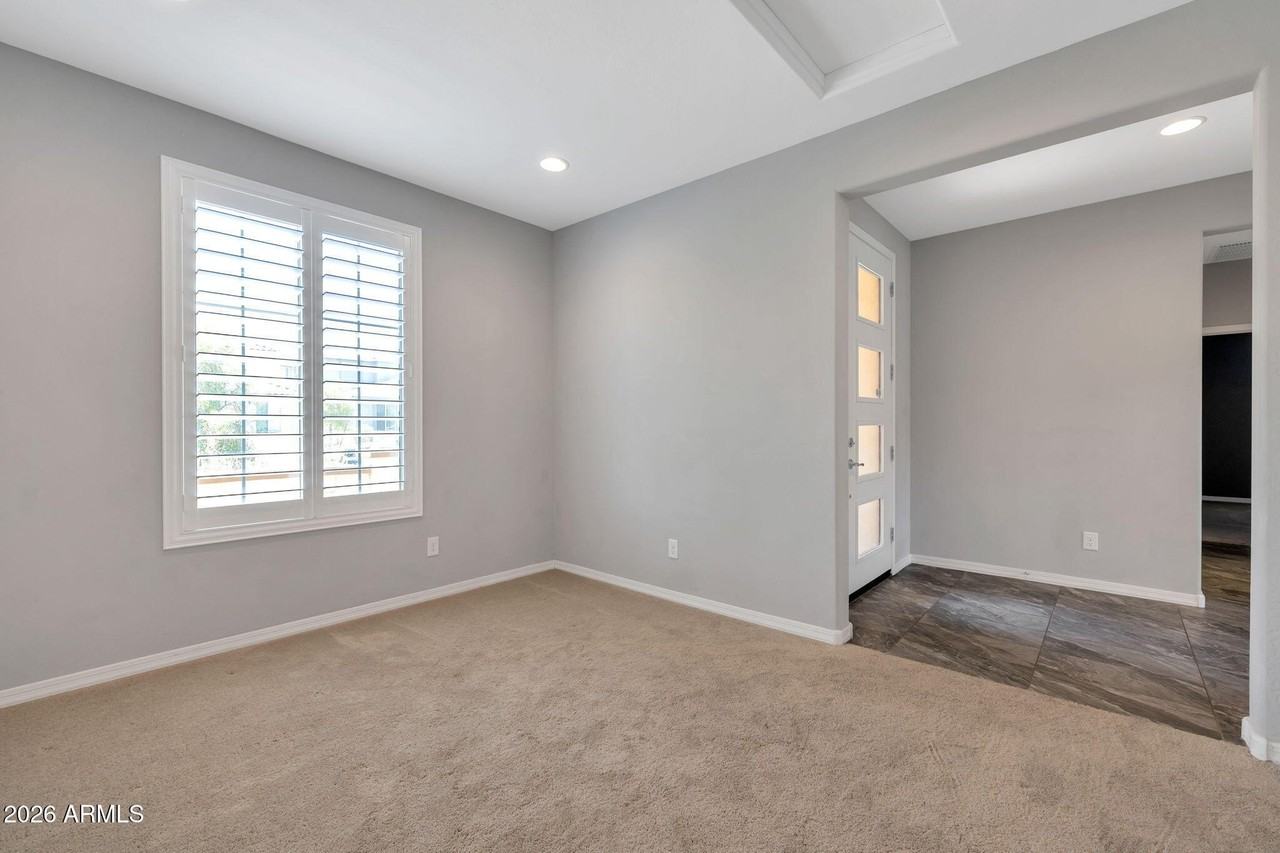 5819 N 88th Ln - Photo 4 of 25