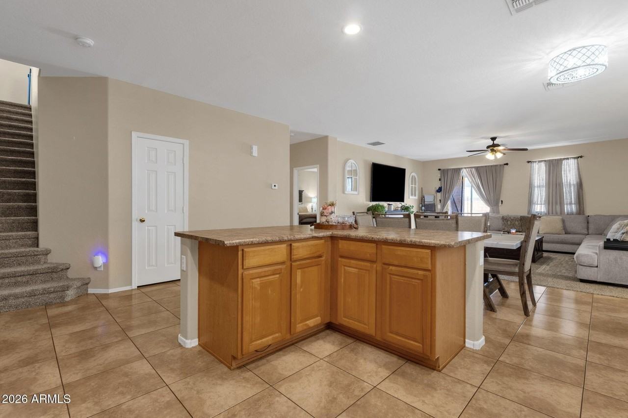 3422 W Leodra Ln - Photo 5 of 36