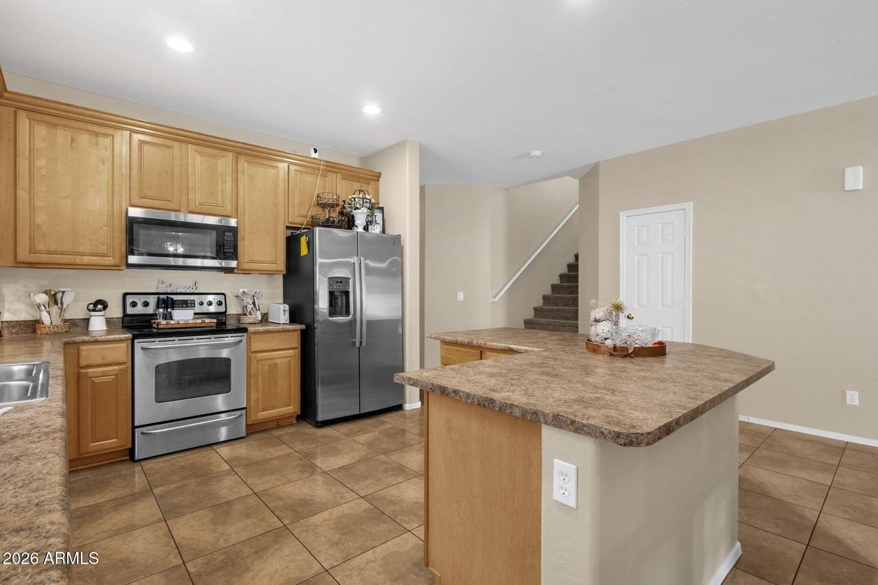3422 W Leodra Ln - Photo 7 of 36