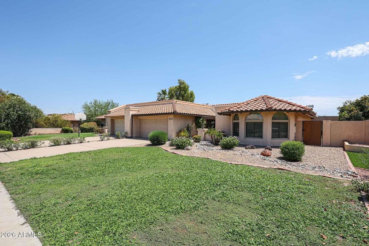 3233 E Desert Cove Ave - Photo 2 of 32