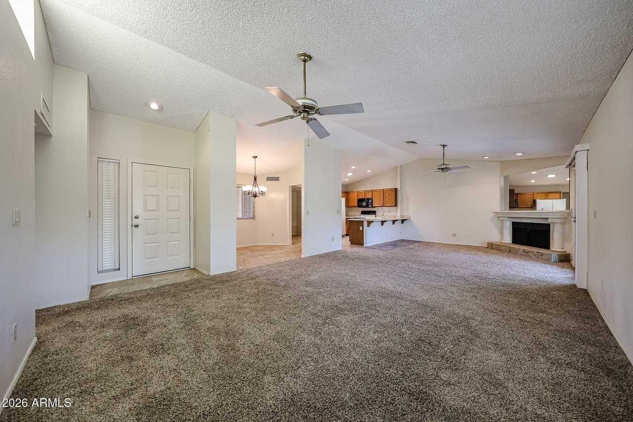 3233 E Desert Cove Ave - Photo 5 of 32