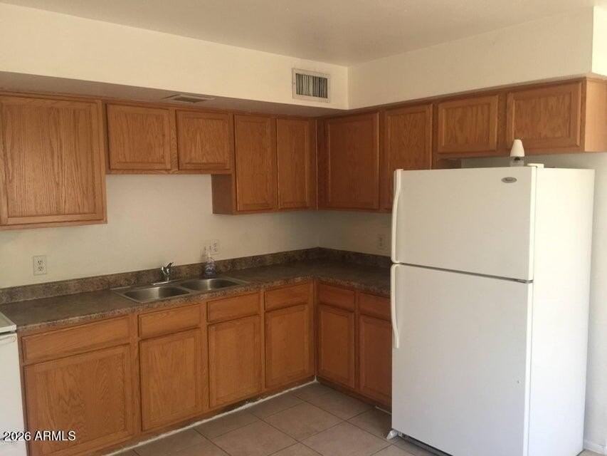 1233 E Henry St #B - Photo 2 of 13