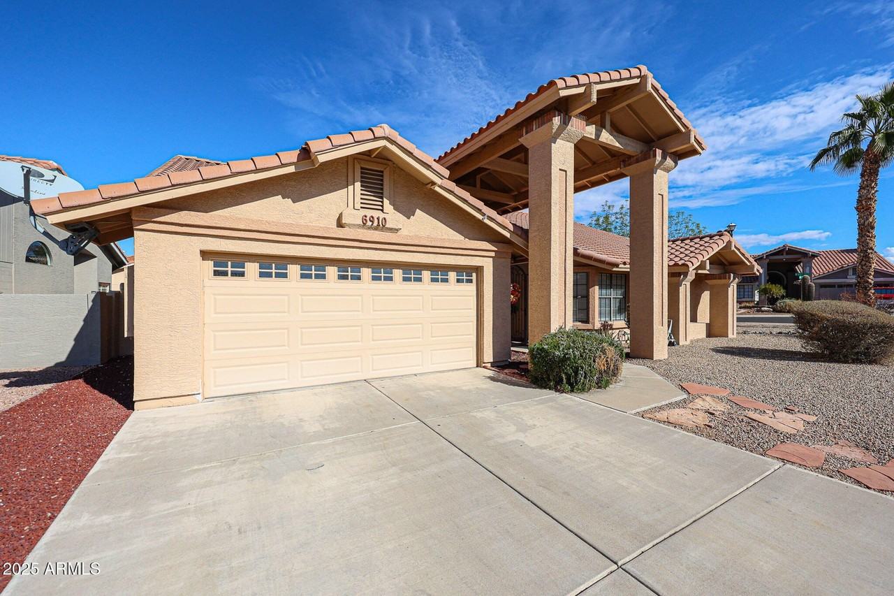 6910 W Kimberly Way - Photo 2 of 47