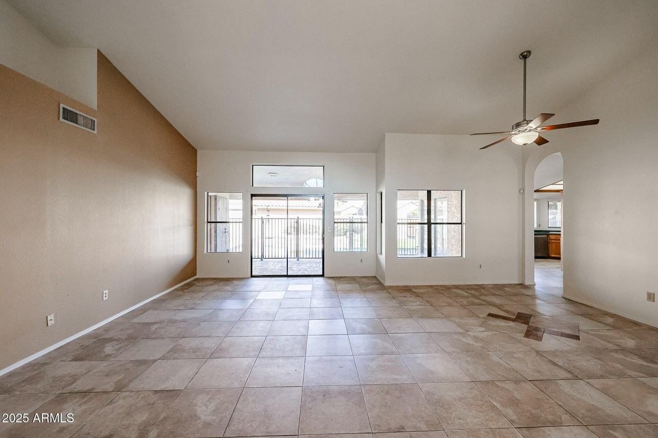 6910 W Kimberly Way - Photo 7 of 47