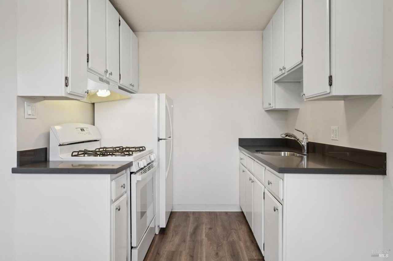 83 Pixley Ave #7 - Photo 6 of 24