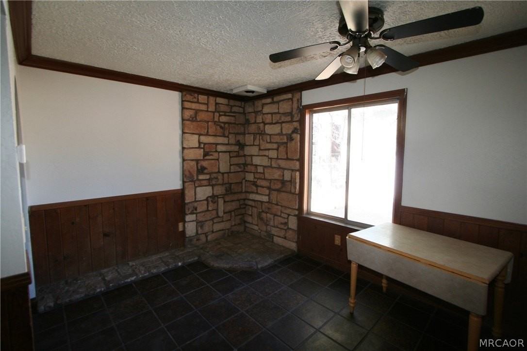 1109 W Aeroplane Blvd - Photo 4 of 16