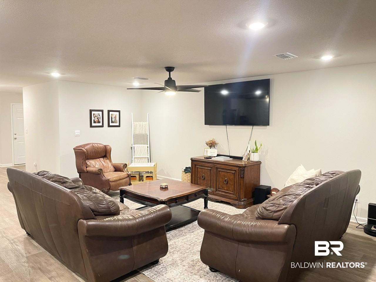 11198 Elemis Dr - Photo 3 of 15