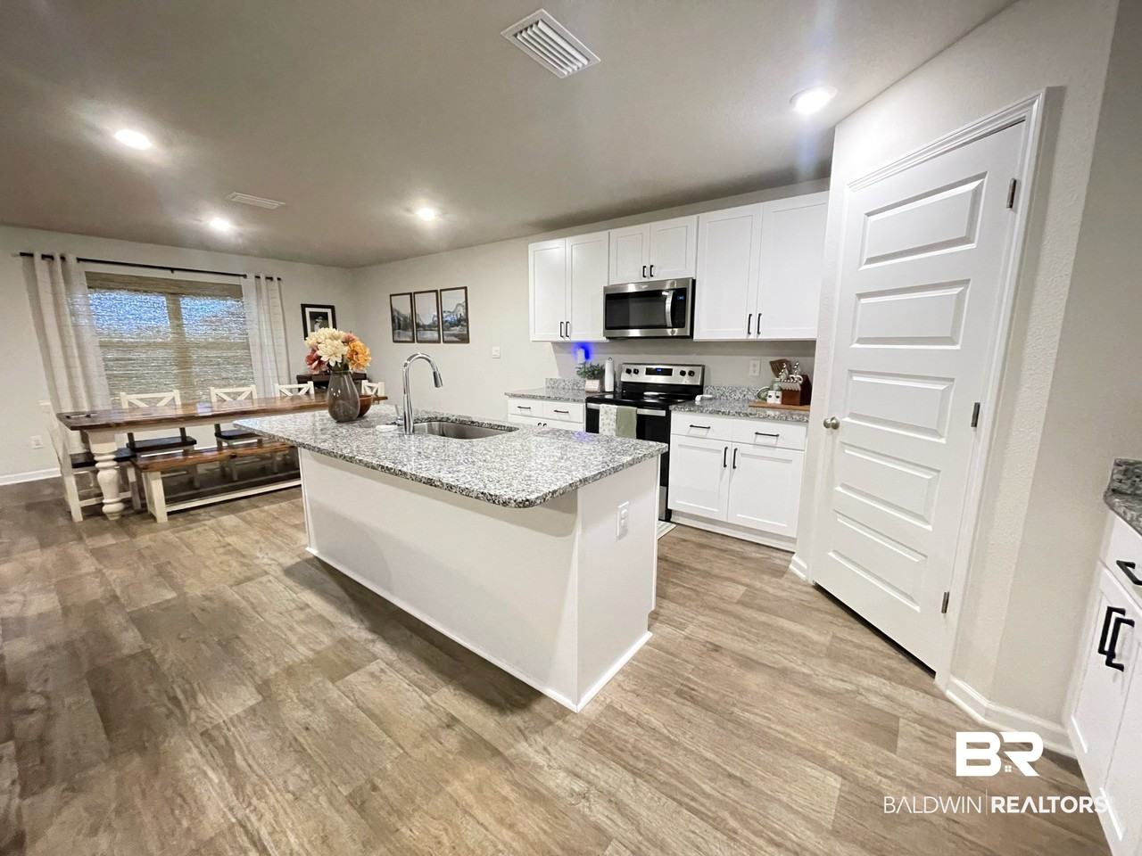 11198 Elemis Dr - Photo 4 of 15