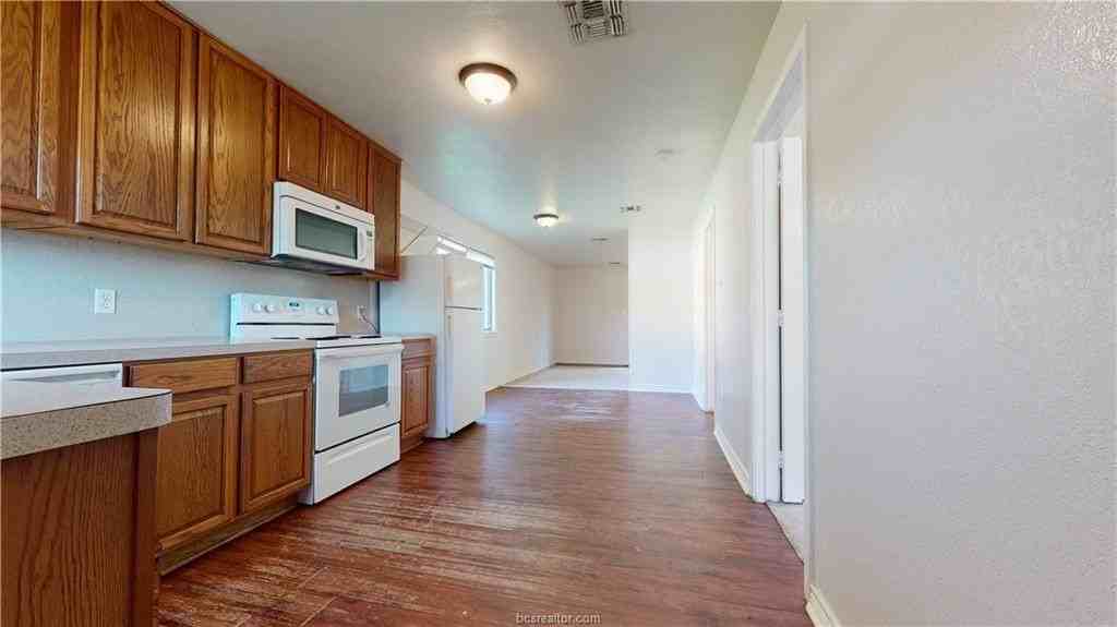 1915 Pine Tree Dr #A - Photo 3 of 28