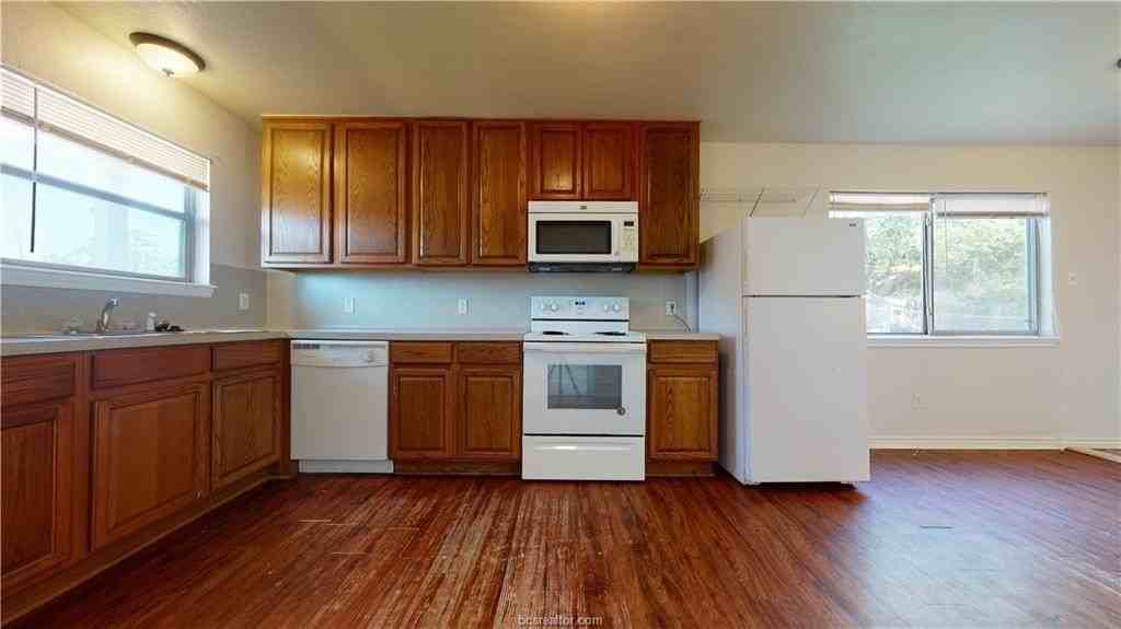 1915 Pine Tree Dr #A - Photo 4 of 28