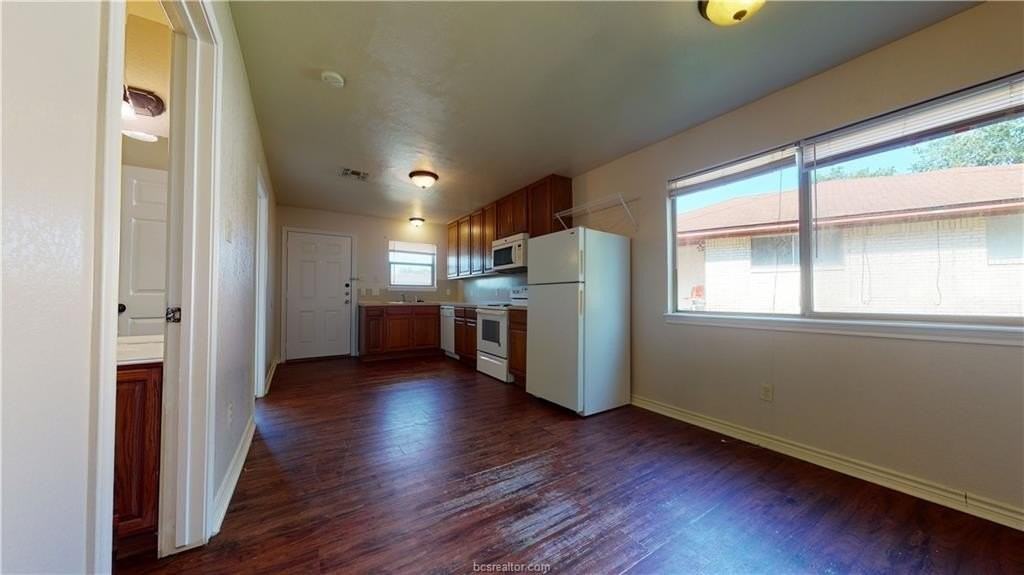 1915 Pine Tree Dr #A - Photo 5 of 28