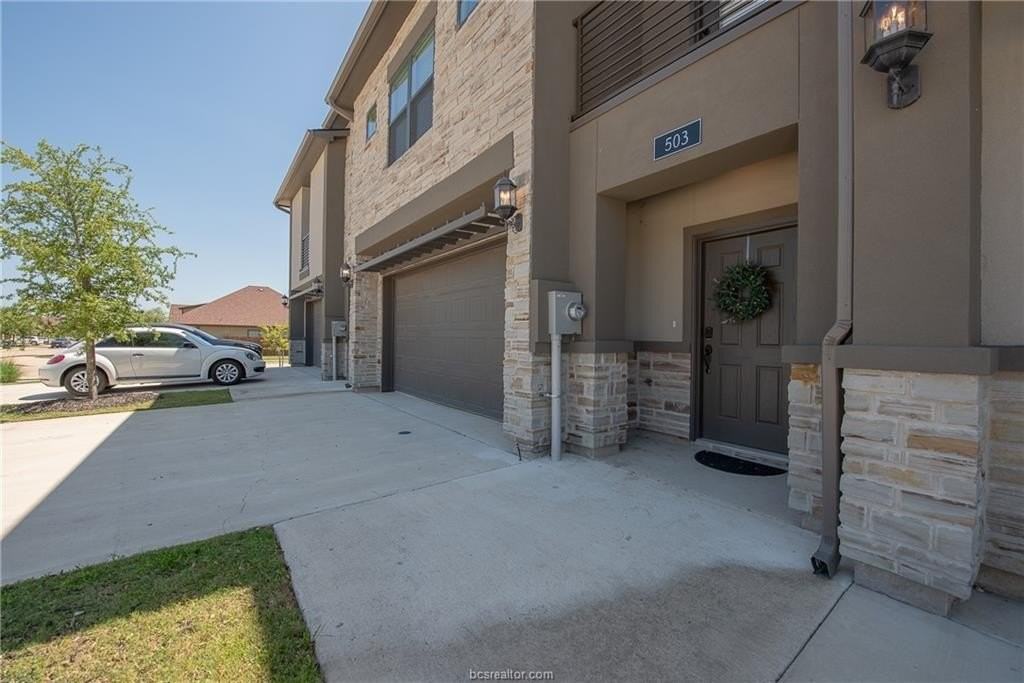 503 Hayes Ln - Photo 2 of 22