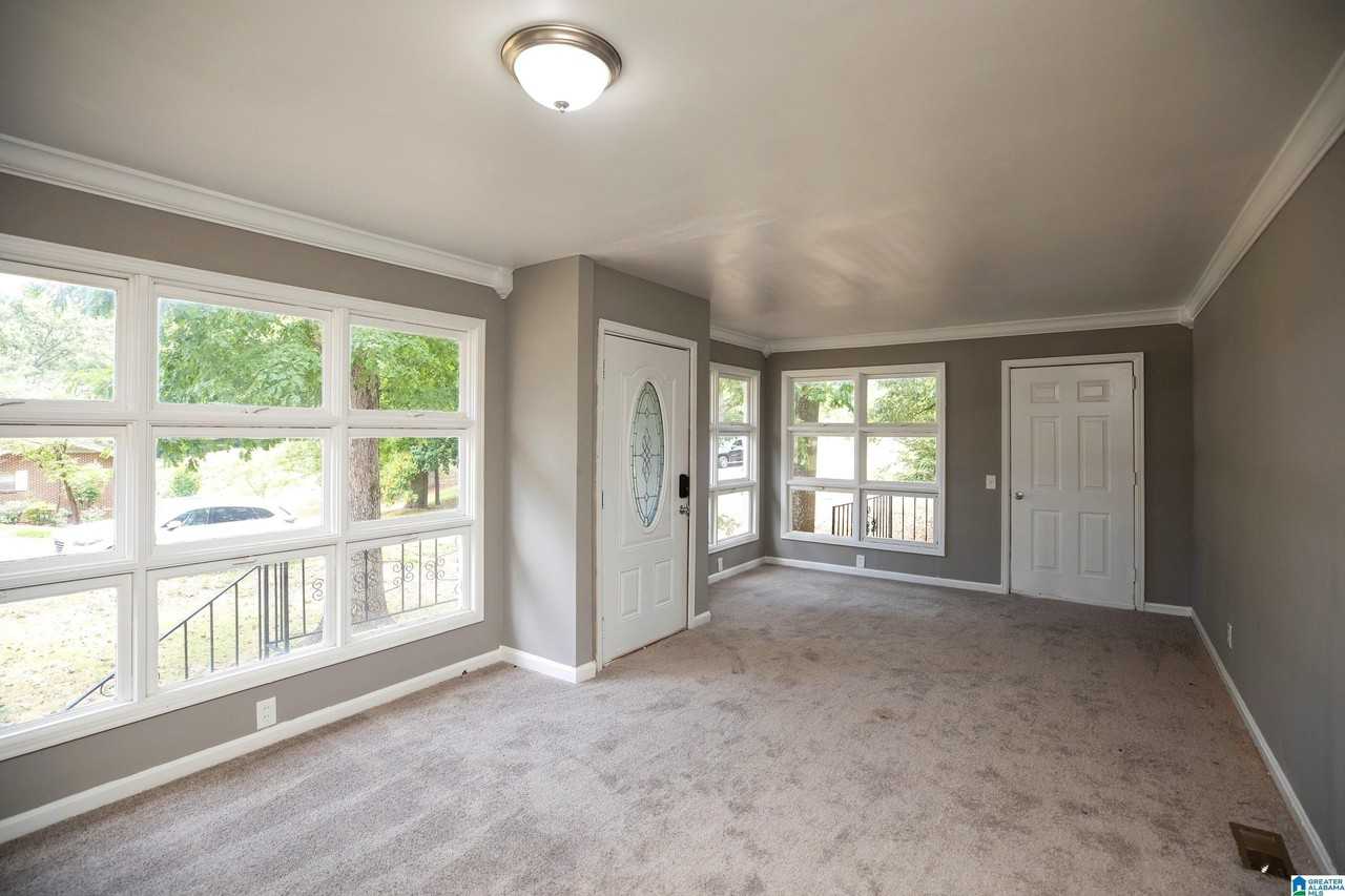 656 Kenwood Dr - Photo 5 of 21