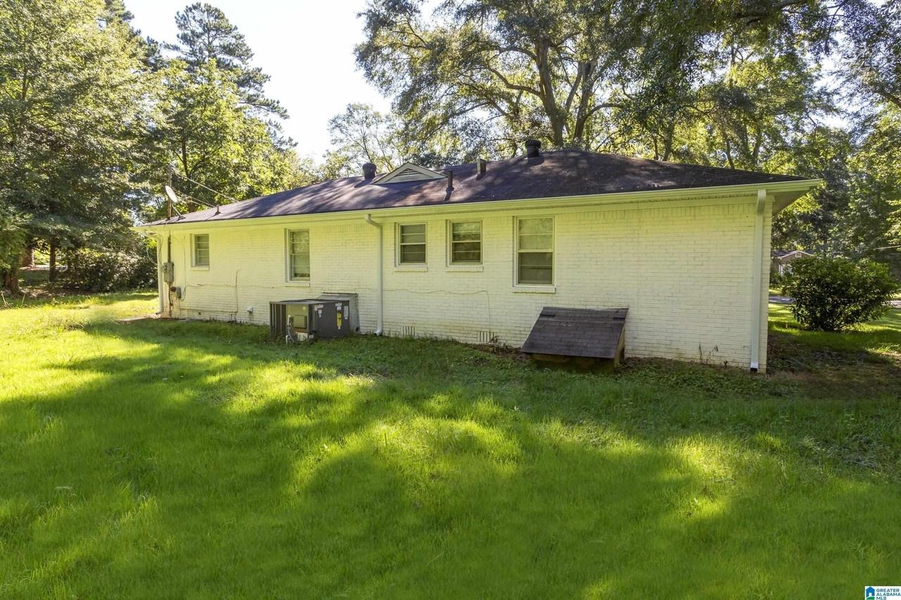 2050 Pinehurst Dr - Photo 3 of 21