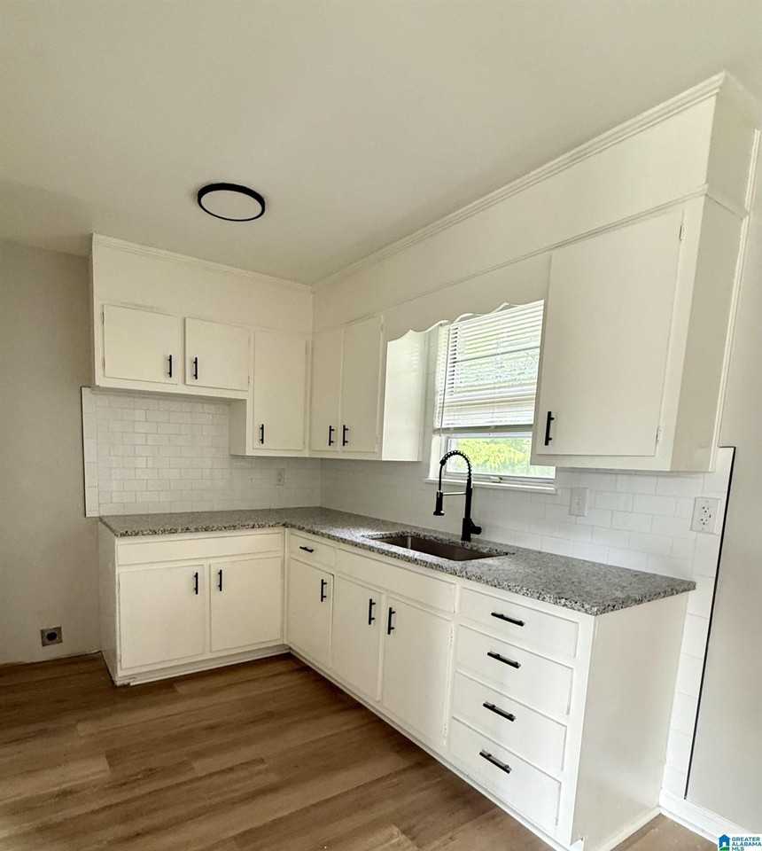 809 Fairfax Dr - Photo 3 of 14