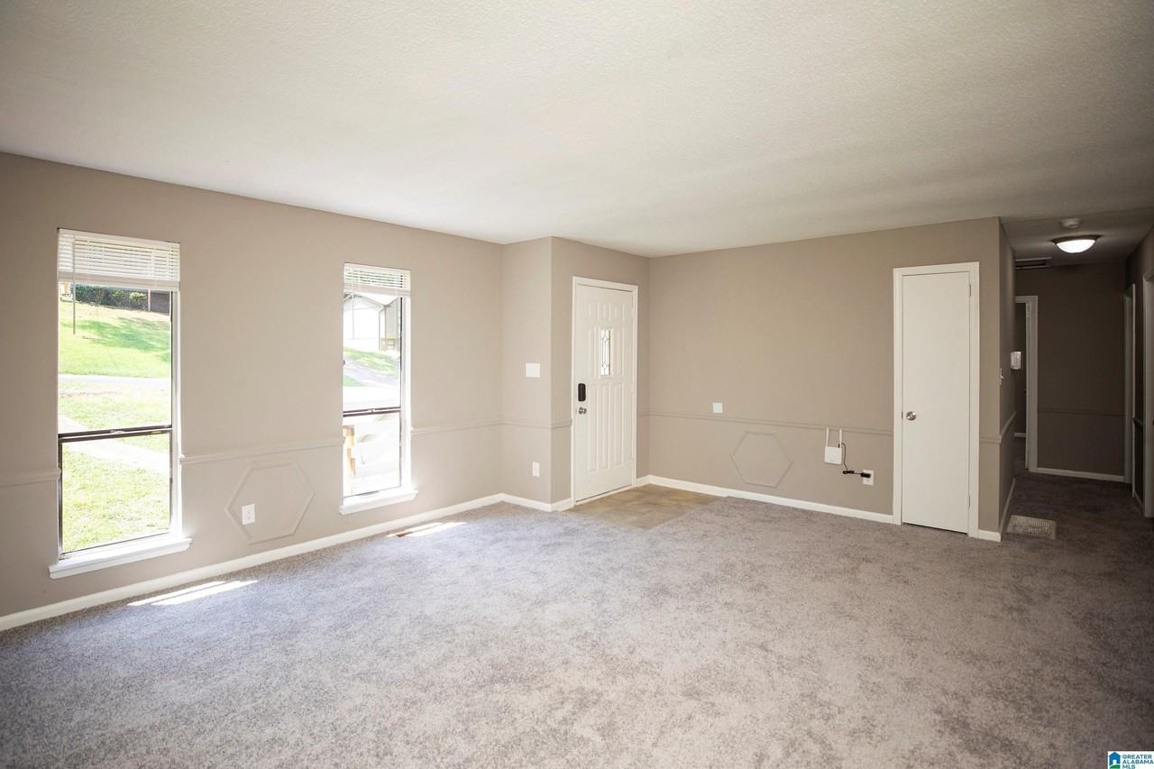 3142 Sleepy Hollow Dr - Photo 4 of 24