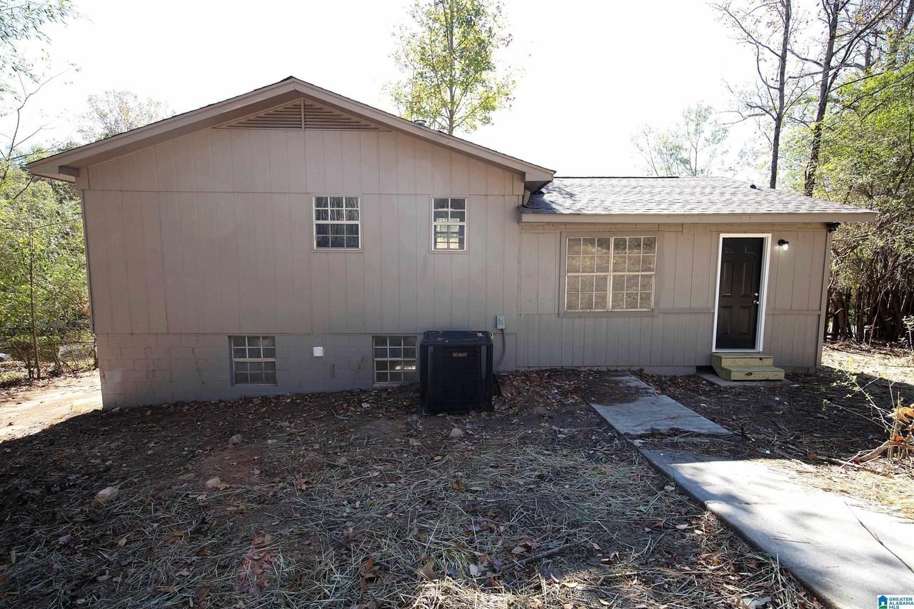 5140 Hickory Dr Ne - Photo 3 of 18